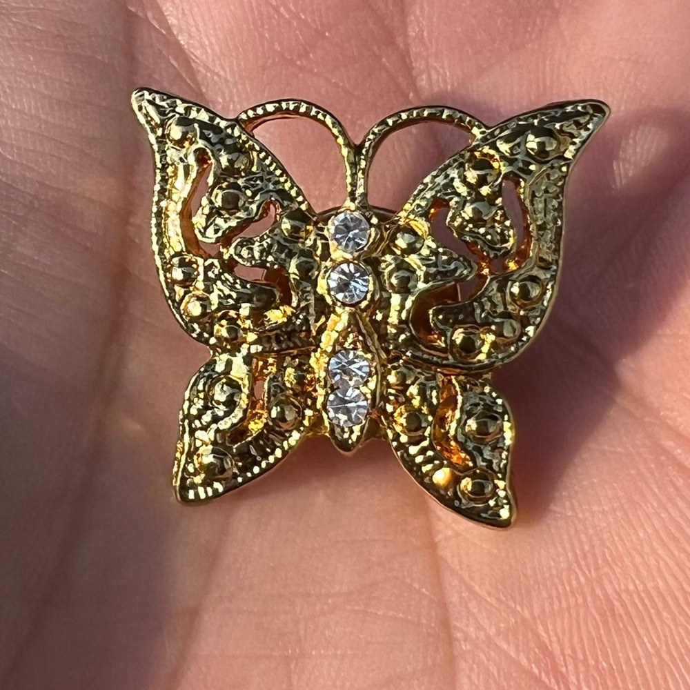 VINTAGE GOLD TONE BUTTERFLY BROOCH